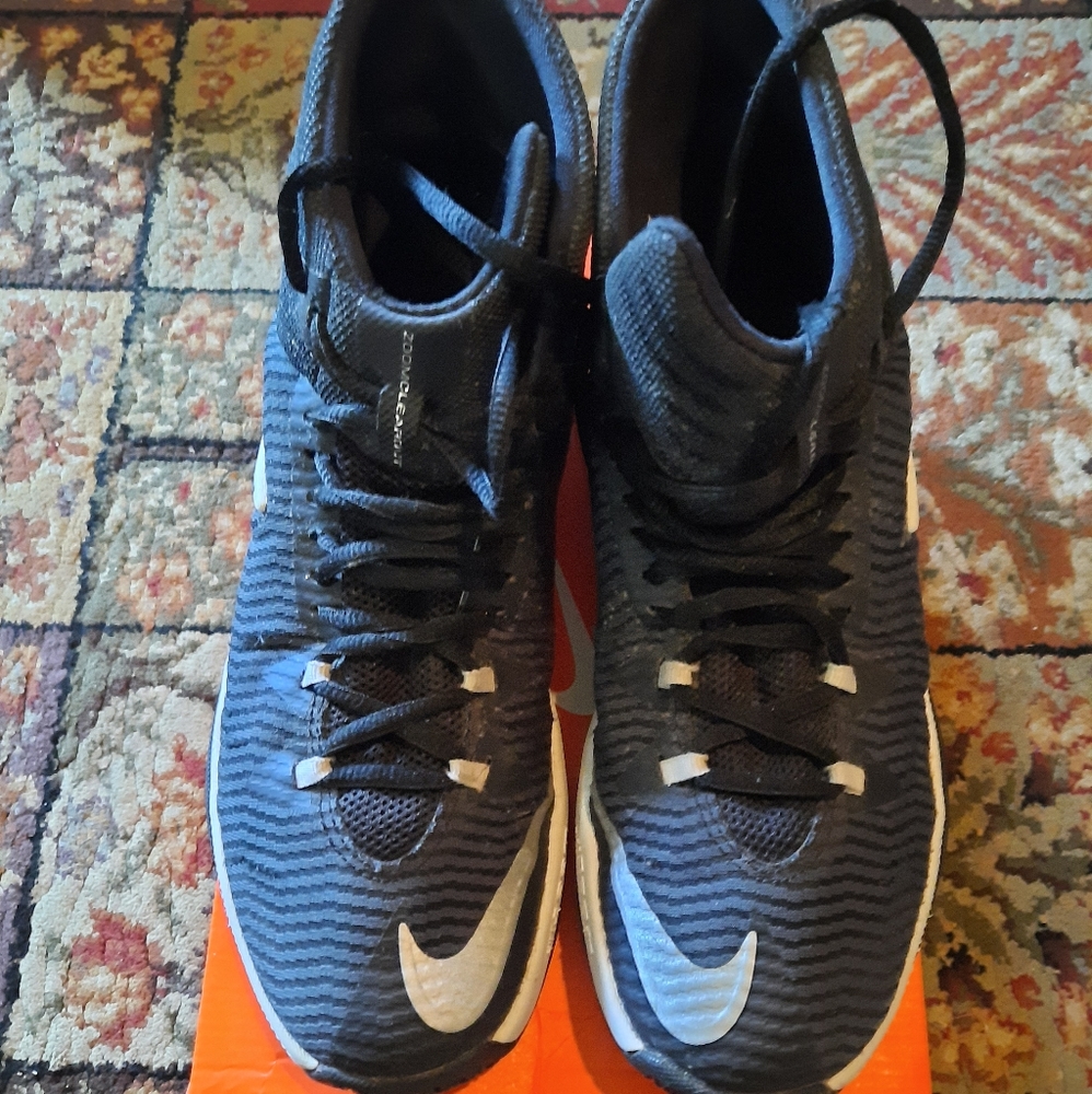 MEN'S NIKE ZOOM SNEAKERS